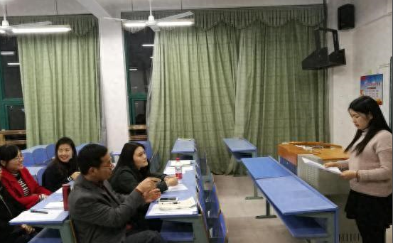 畅通的立交桥真实打破了学历晋升的壁垒让技术成才之路相同宽广 畅通的立交桥真实打破了学历晋升的壁垒让技术成才之路相同宽广