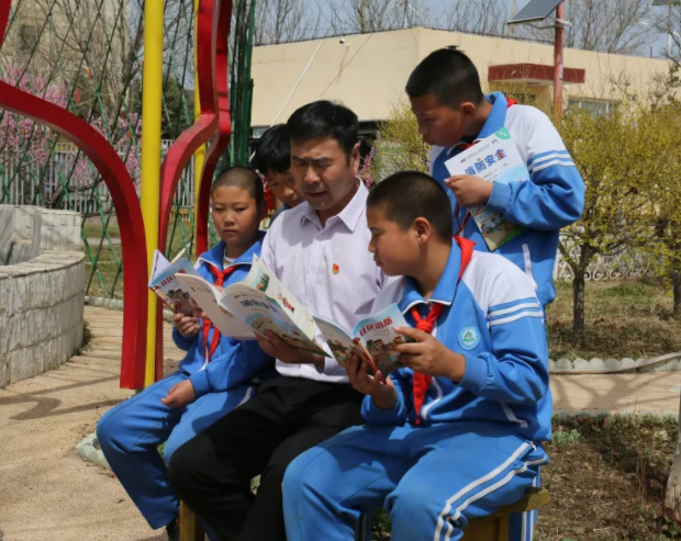 着重学情是教育设计的出发点详案必躬亲板书构系统讲评贵透彻