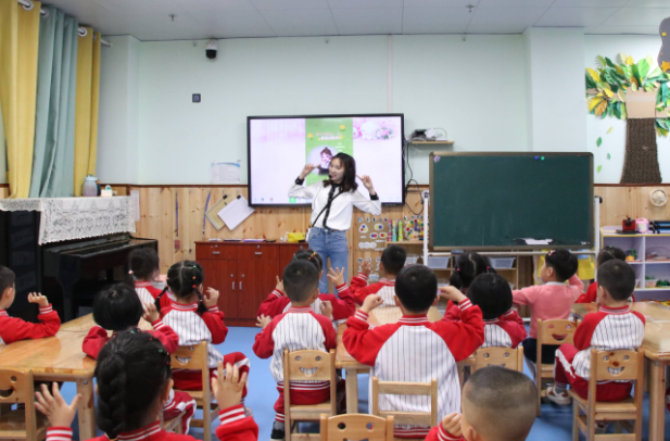 强化师资核心融通资源网络构筑高质量的幼儿运动发展新生态