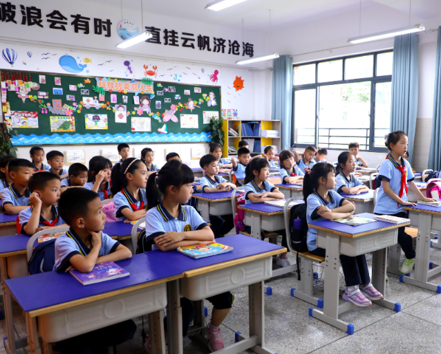 化为甘霖滋润每一株嫩芽让教育均衡发展的红利惠及更多家庭