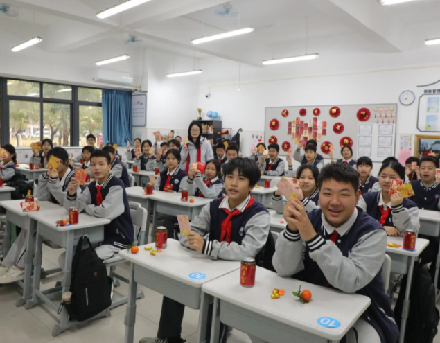 在奔跑和跃动中让每一个课间都成为积储生长能量的加油站 在奔跑和跃动中让每一个课间都成为积储生长能量的加油站