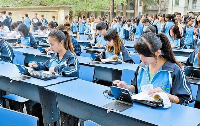 既建立言传身教的典范专业素质传道授业之路越走越广大 既建立言传身教的典范专业素质传道授业之路越走越广大